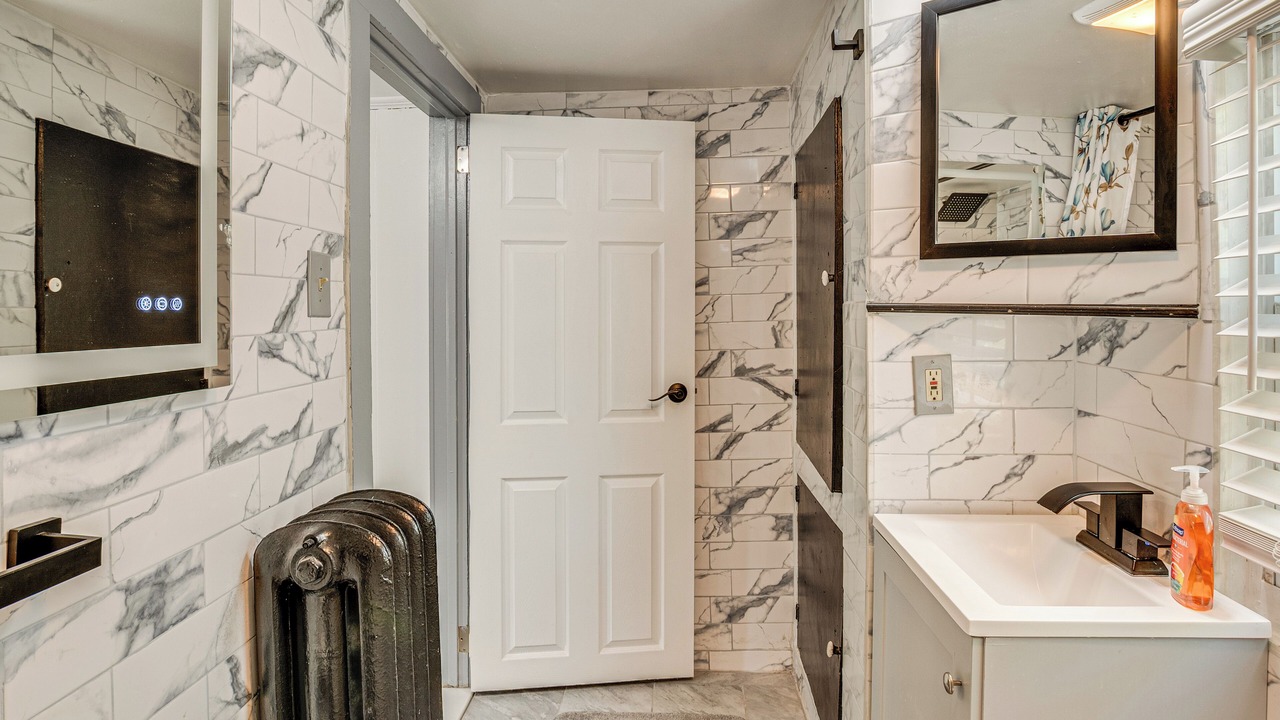 Photo of Bathroom in Teaneck