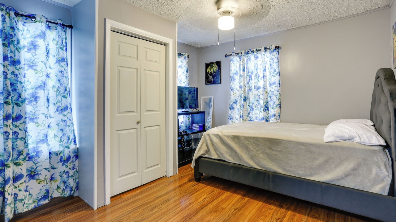 Photo of Bedroom in Teaneck