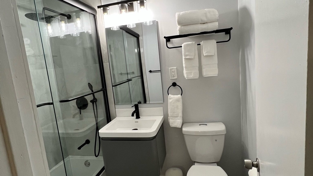 Photo of Bathroom in Pembroke Park