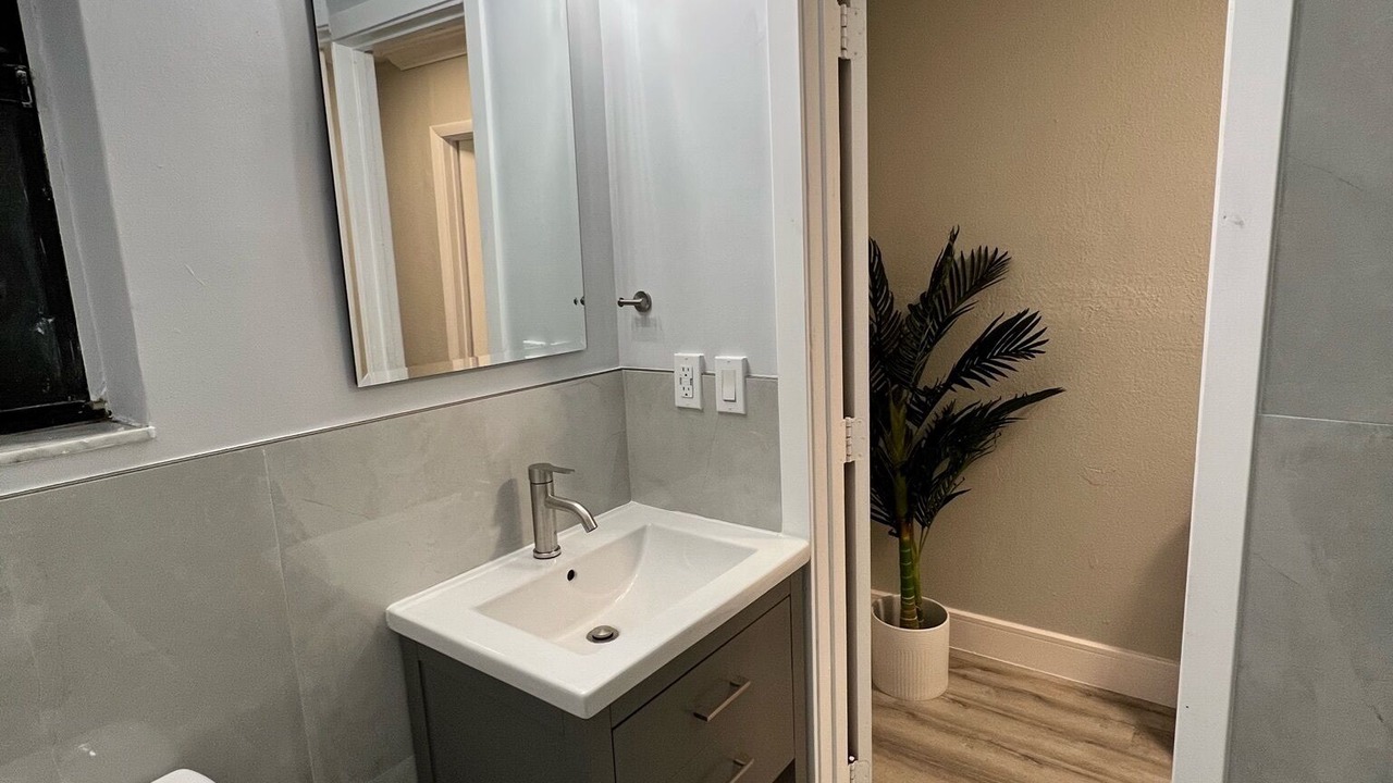 Photo of Bathroom in Pembroke Park