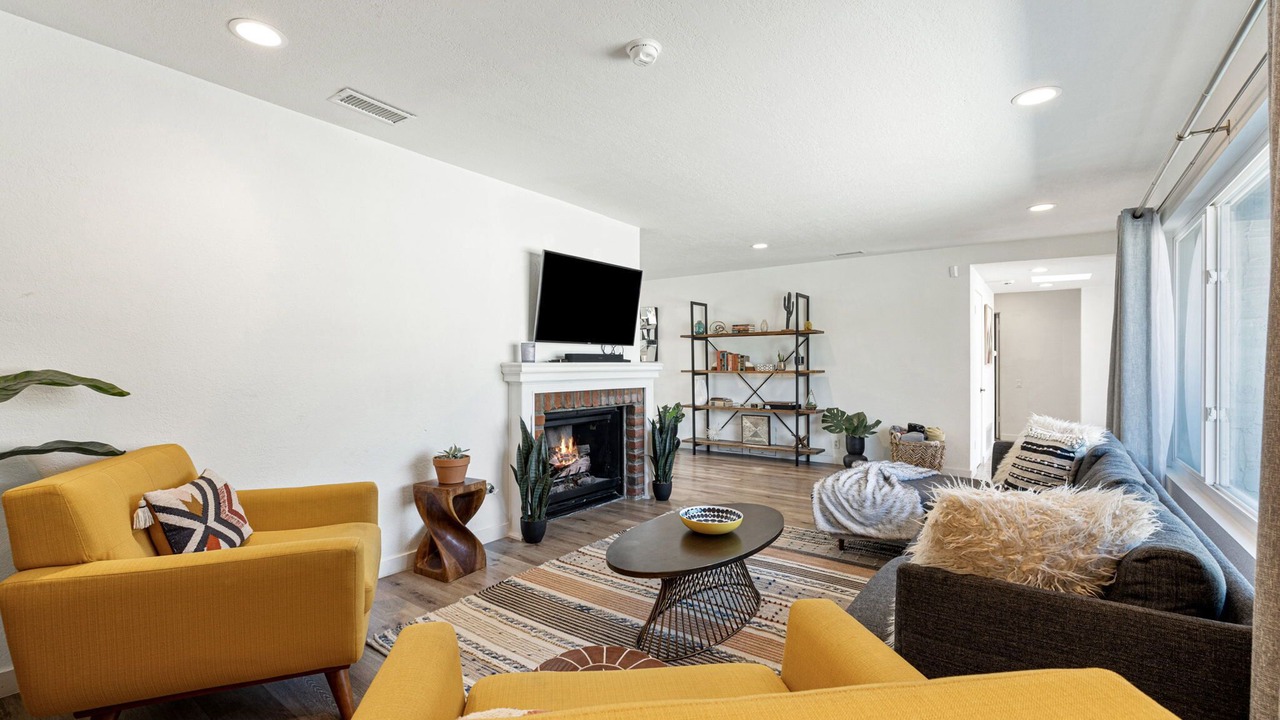 Photo of Livingroom in Desert Park Estates