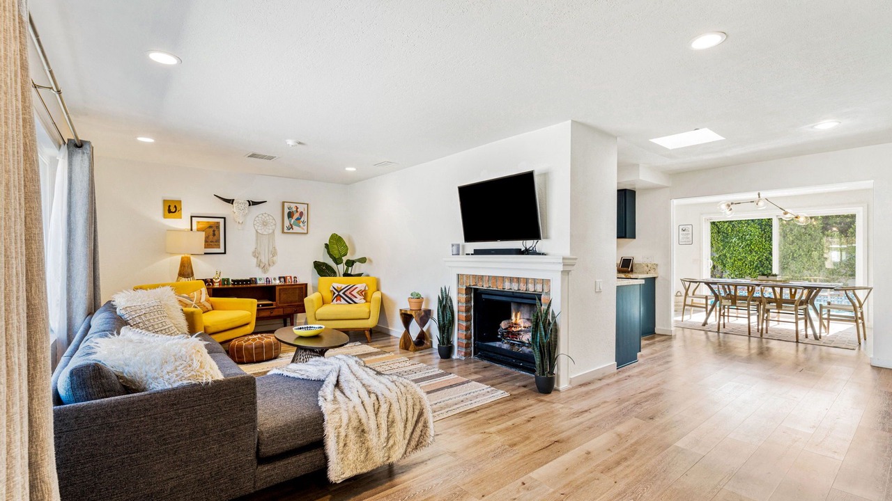 Photo of Livingroom in Desert Park Estates