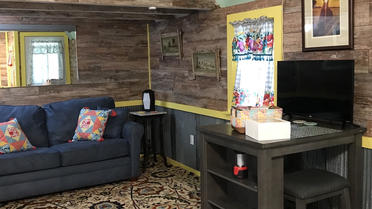 Photo of Livingroom in Cedar Point