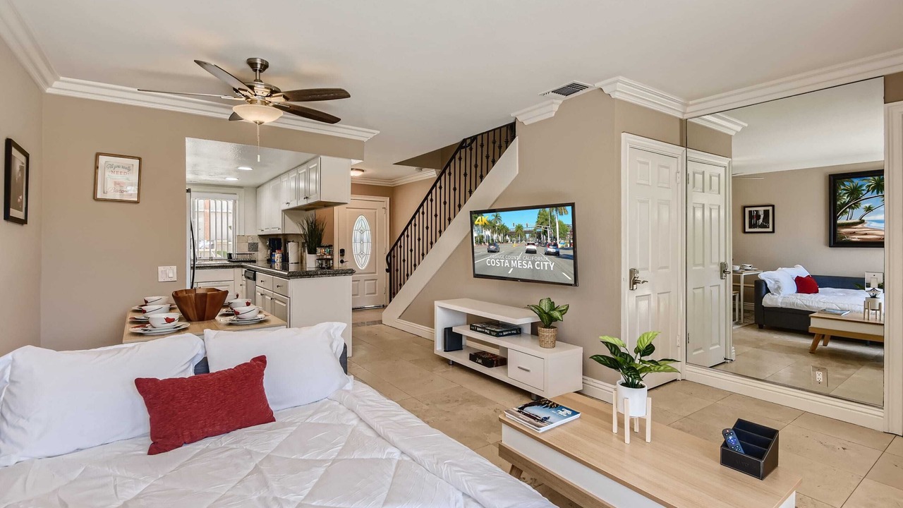 Photo of Bedroom in East Side Costa Mesa