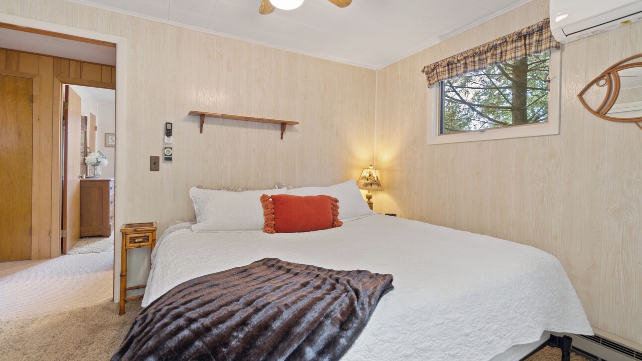 Photo of Bedroom in Keuka Park