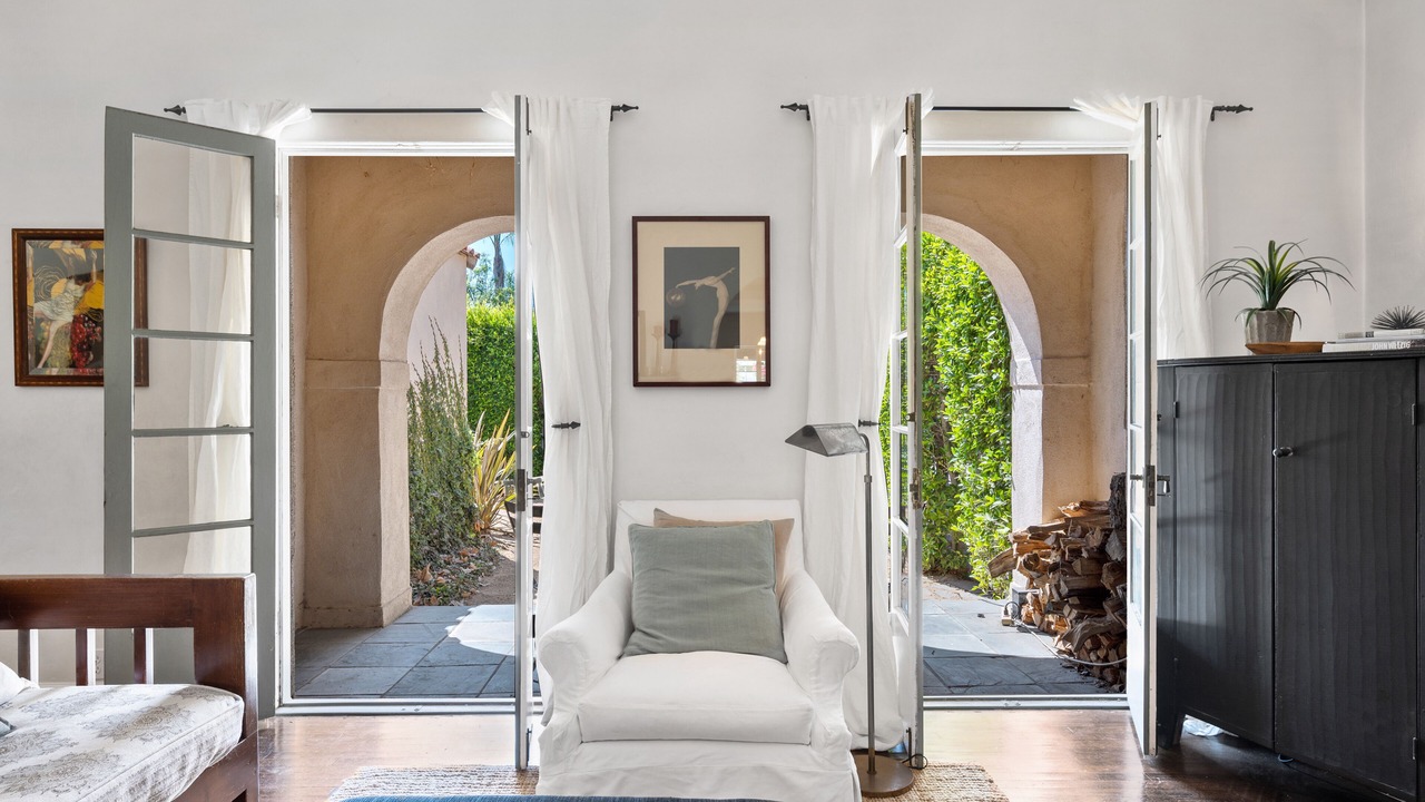 Photo of Bedroom in Mid-Wilshire