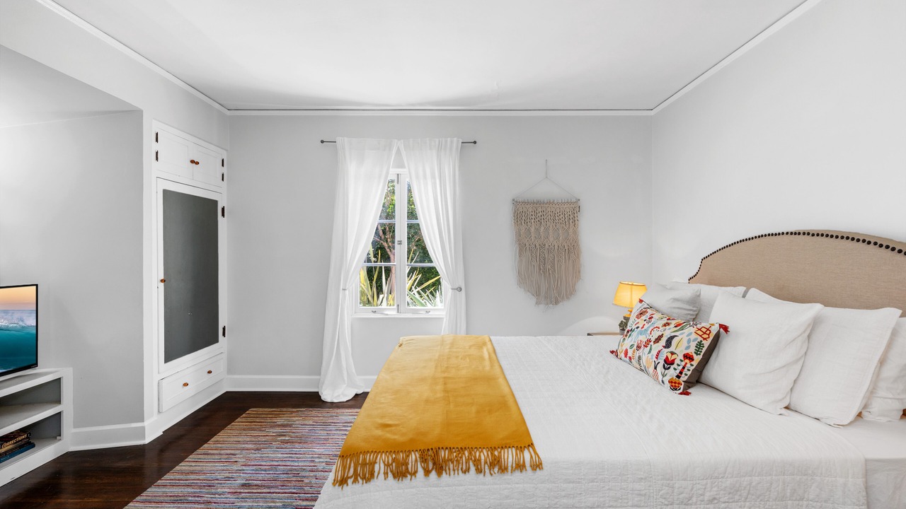 Photo of Bedroom in Mid-Wilshire