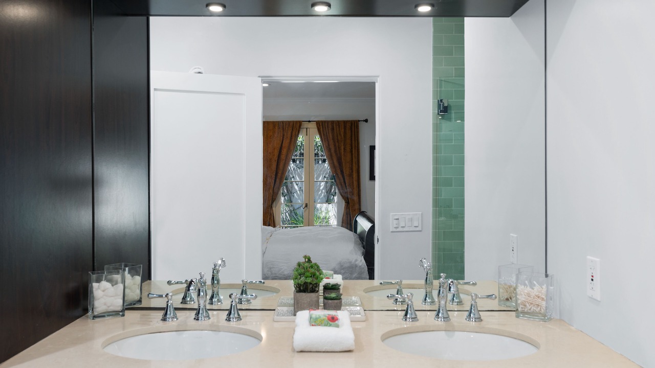 Photo of Bedroom in Mid-Wilshire