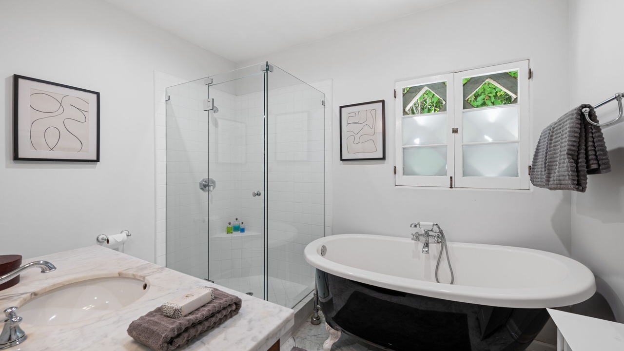 Photo of Bathroom in Mid-Wilshire