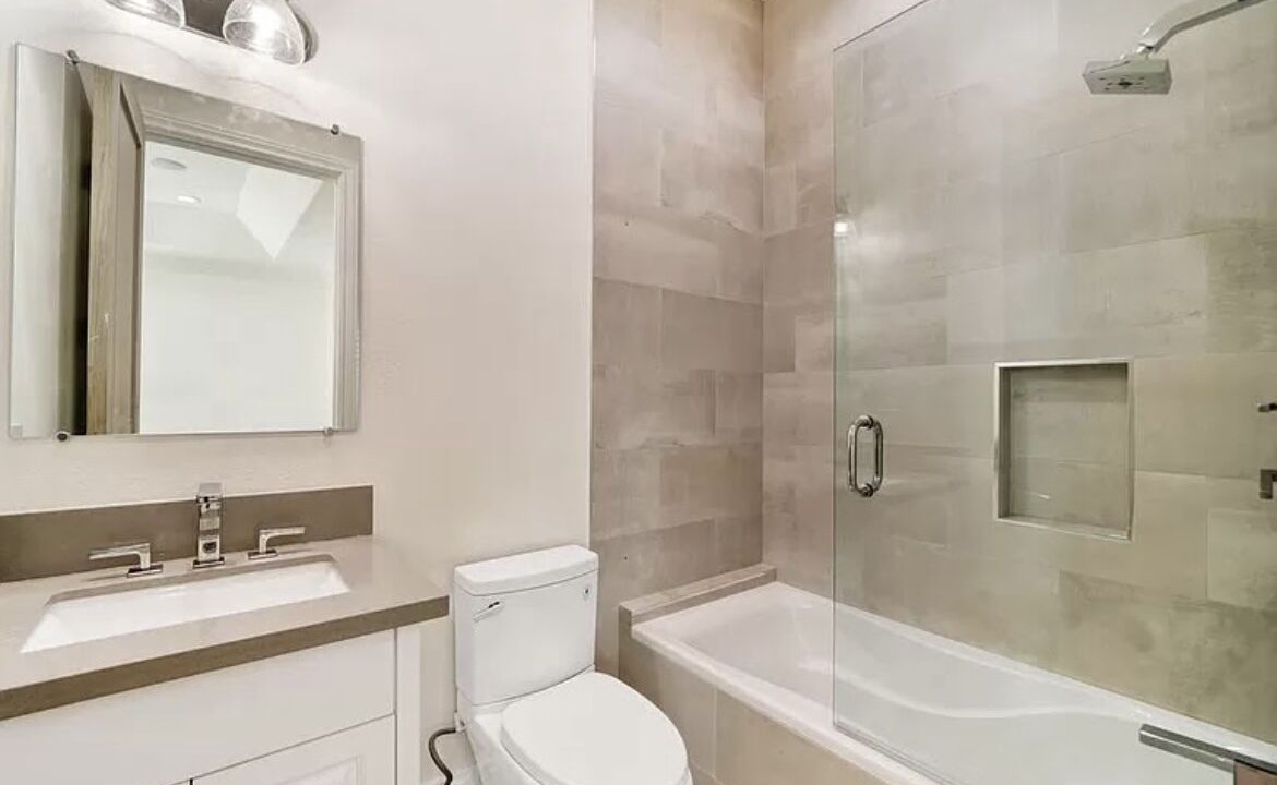 Photo of Bathroom in Los Angeles