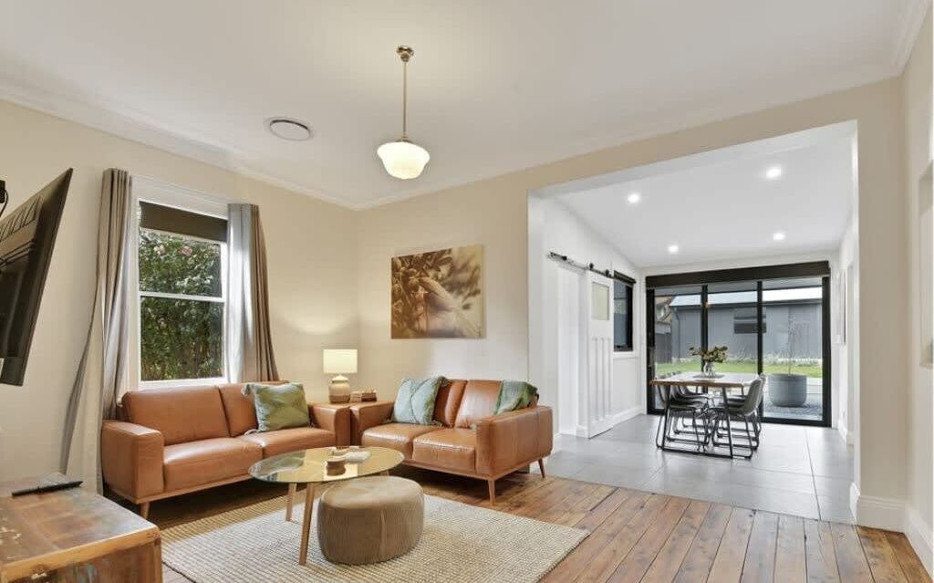Photo of Livingroom in Orange