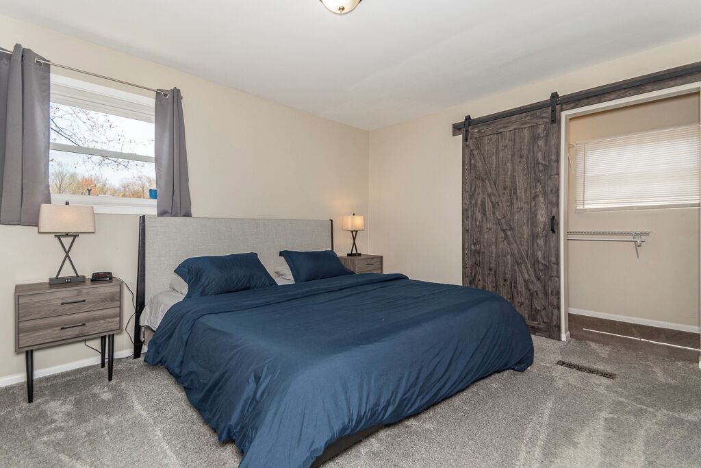 Photo of Bedroom in Mentor Headlands