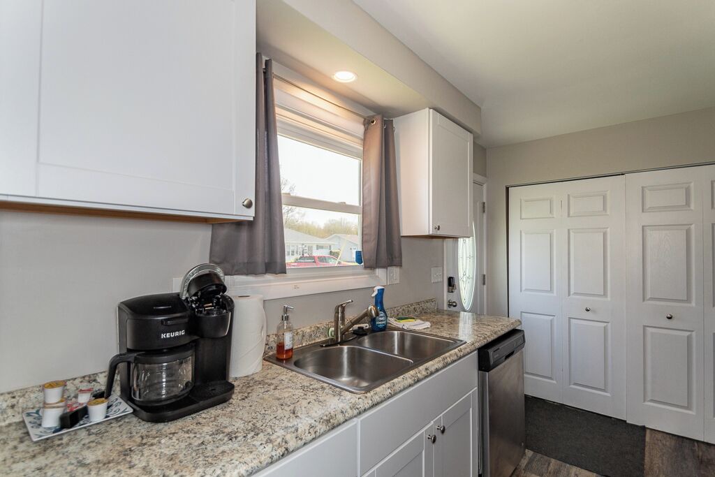 Photo of Kitchen in Mentor Headlands