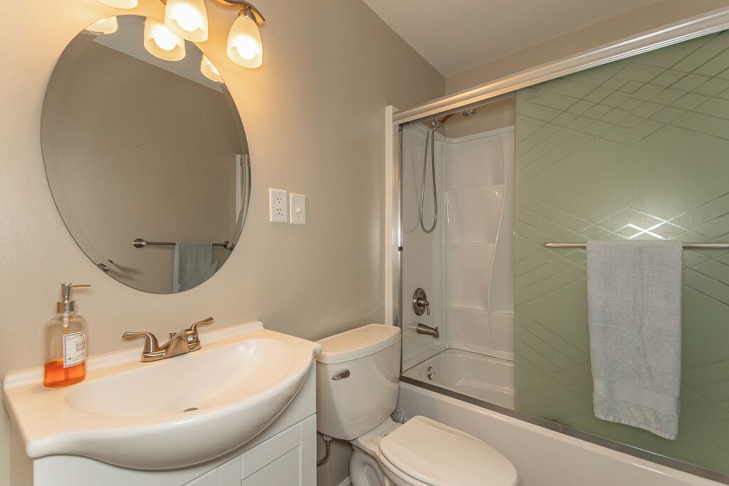 Photo of Bathroom in Mentor Headlands