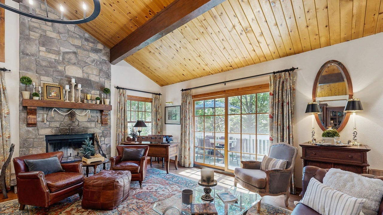 Photo of Livingroom in Running Springs