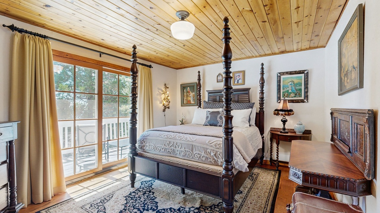 Photo of Bedroom in Running Springs