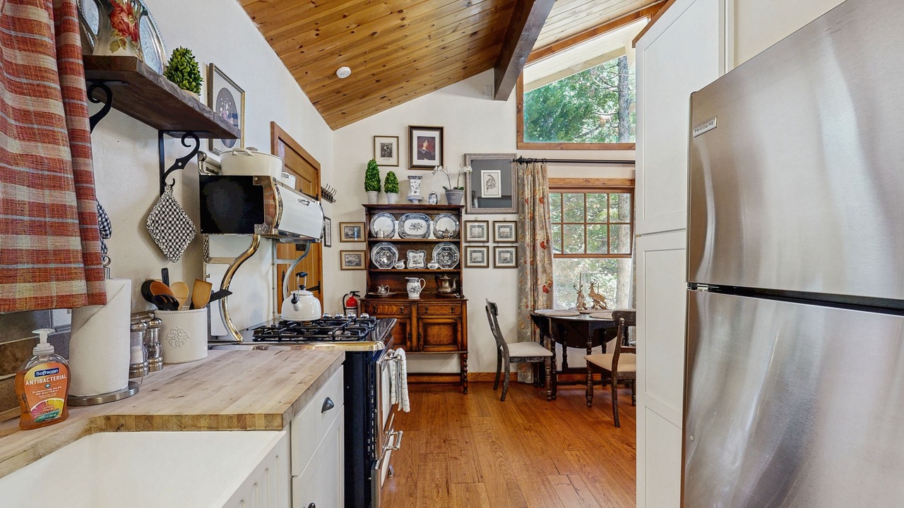 Photo of Kitchen in Running Springs