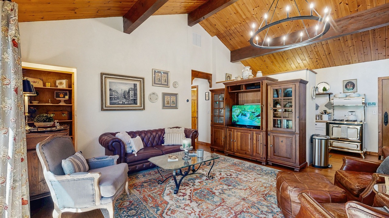 Photo of Livingroom in Running Springs
