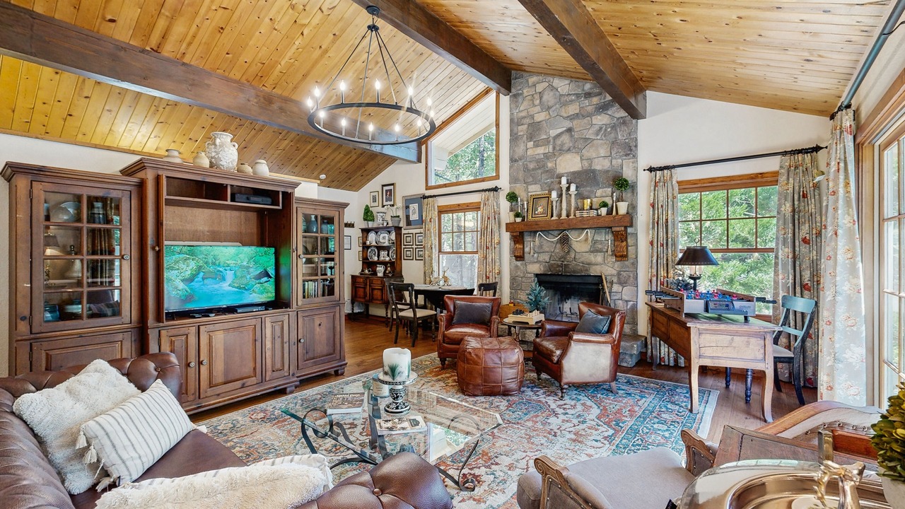 Photo of Livingroom in Running Springs