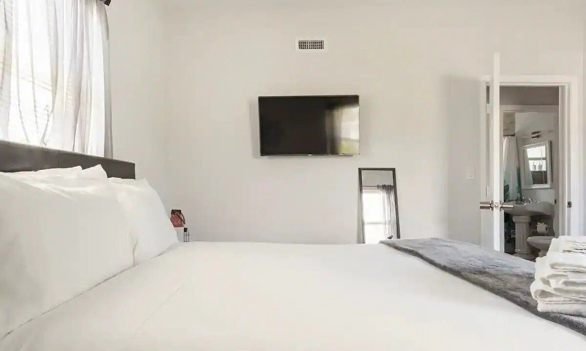 Photo of Bedroom in Lauderhill