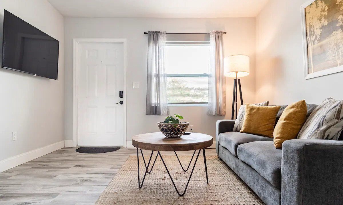 Photo of Livingroom in Lauderhill