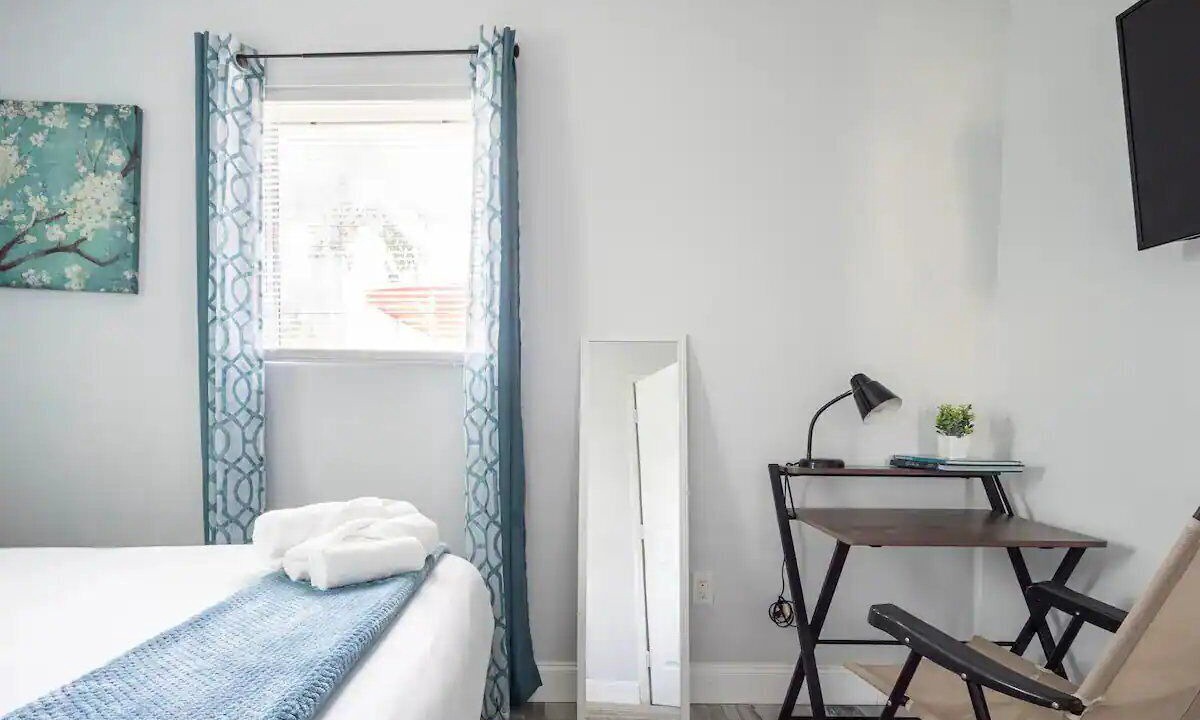 Photo of Bedroom in Lauderhill