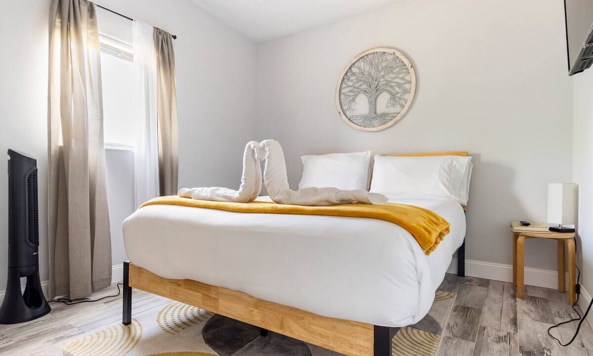 Photo of Bedroom in Lauderhill