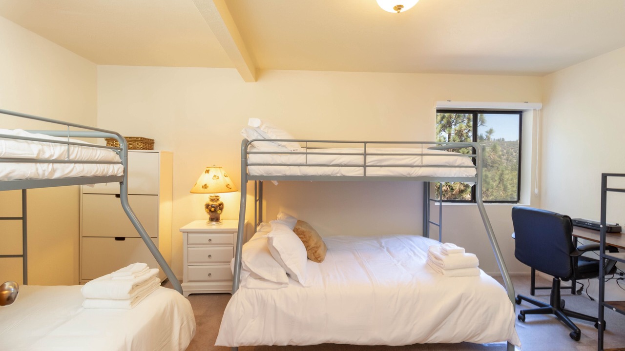 Photo of Bedroom in Pine Mountain Club