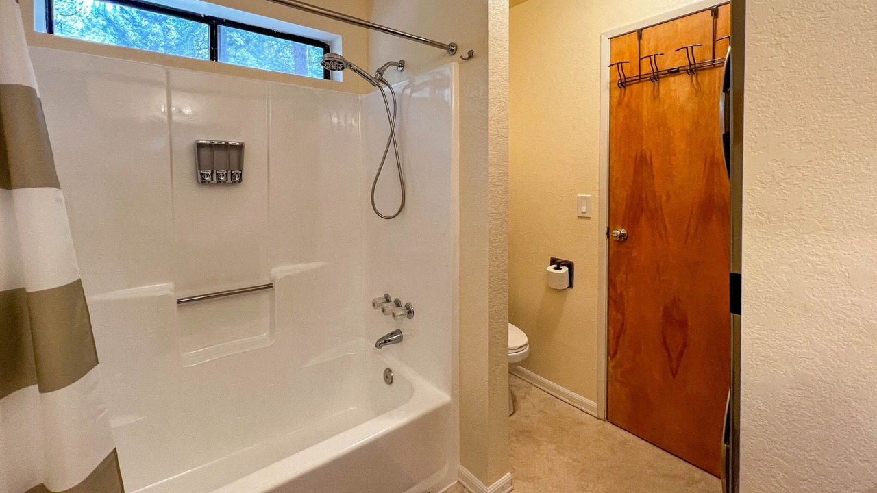 Photo of Bathroom in Pine Mountain Club