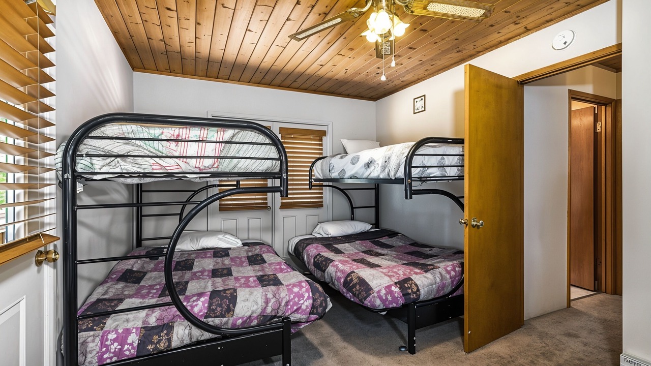 Photo of Bedroom in Groveland