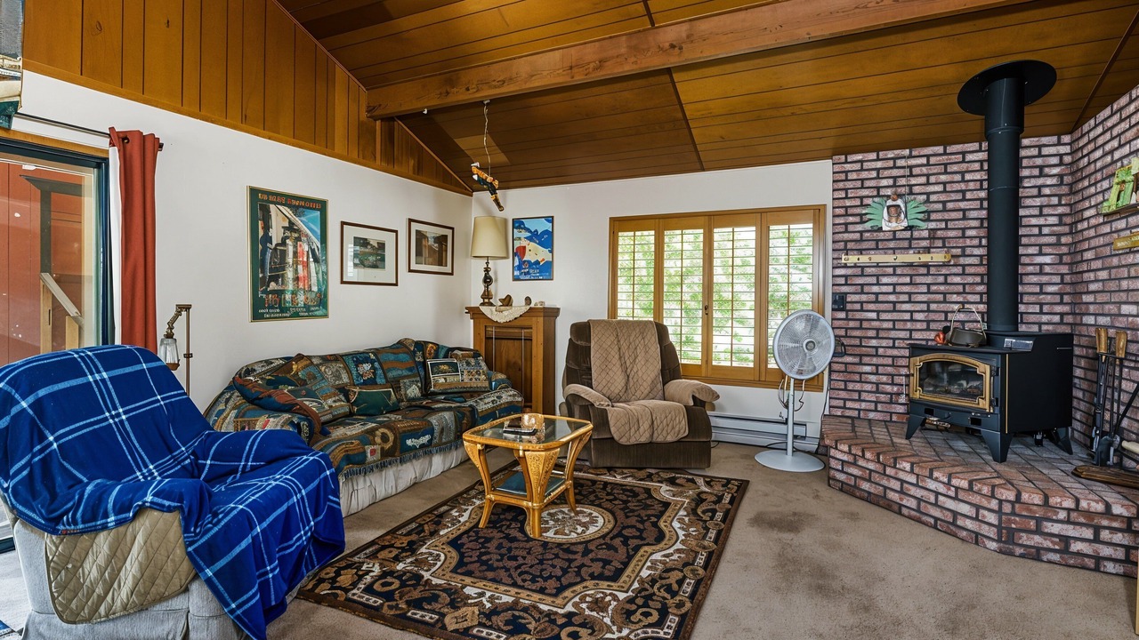Photo of Bedroom in Groveland