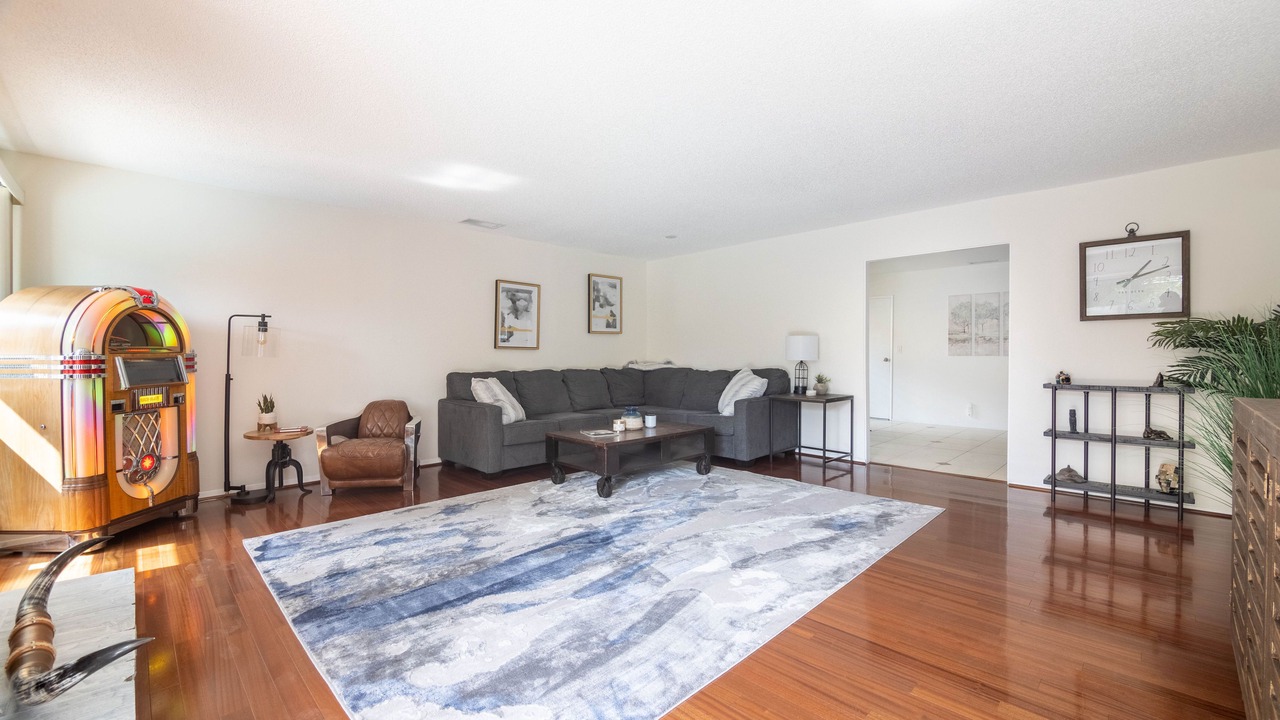 Photo of Livingroom in Orange