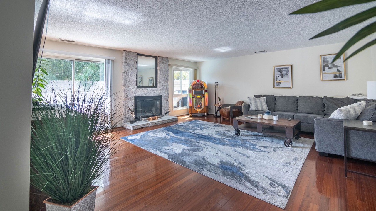 Photo of Livingroom in Orange