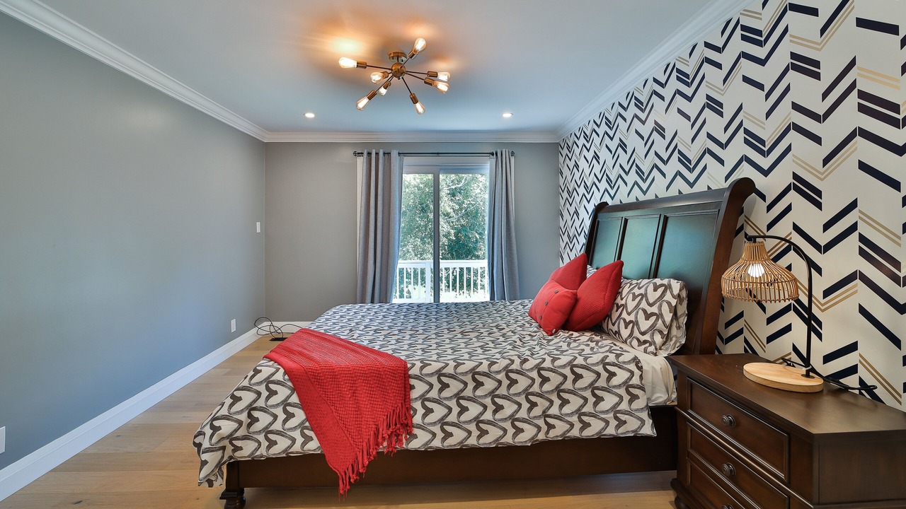 Photo of Bedroom in Mono