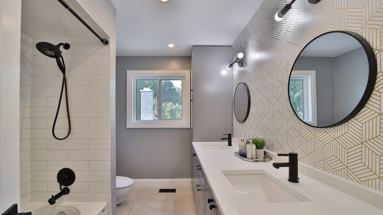 Photo of Bathroom in Mono