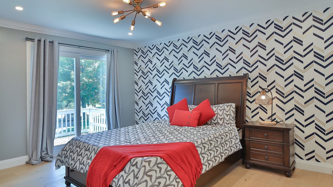 Photo of Bedroom in Mono