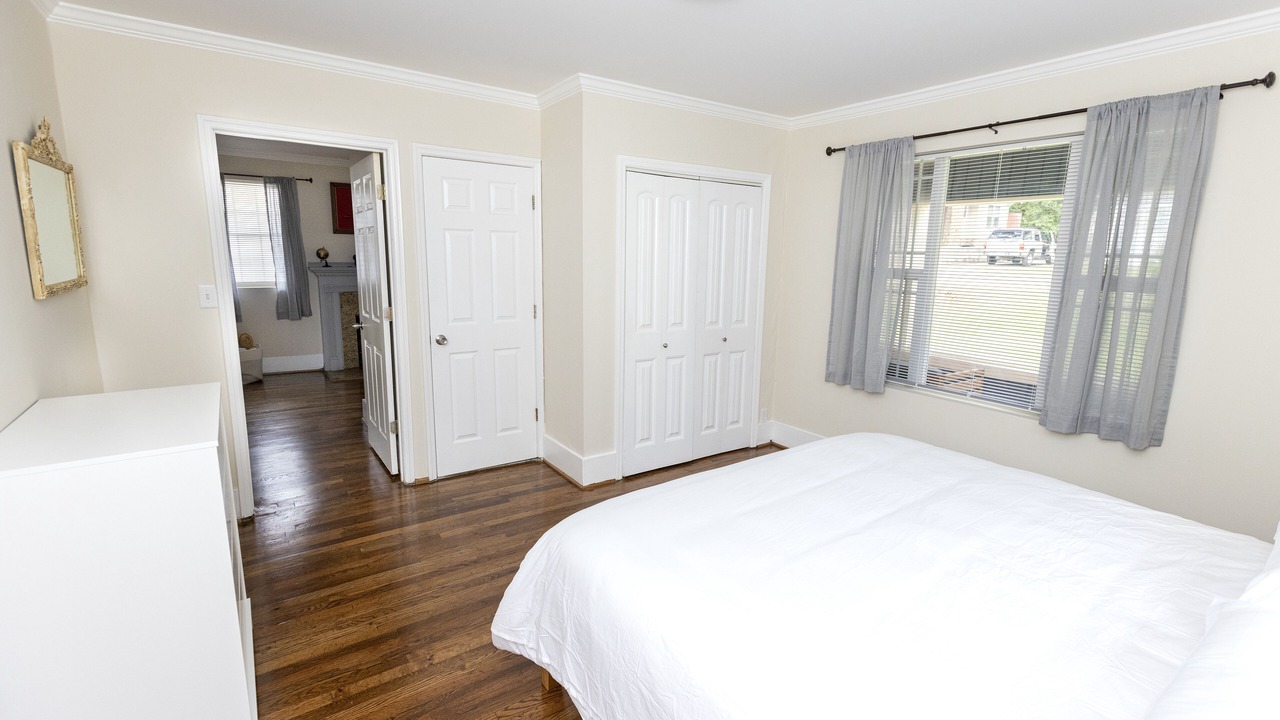 Photo of Bedroom in Crestline Heights