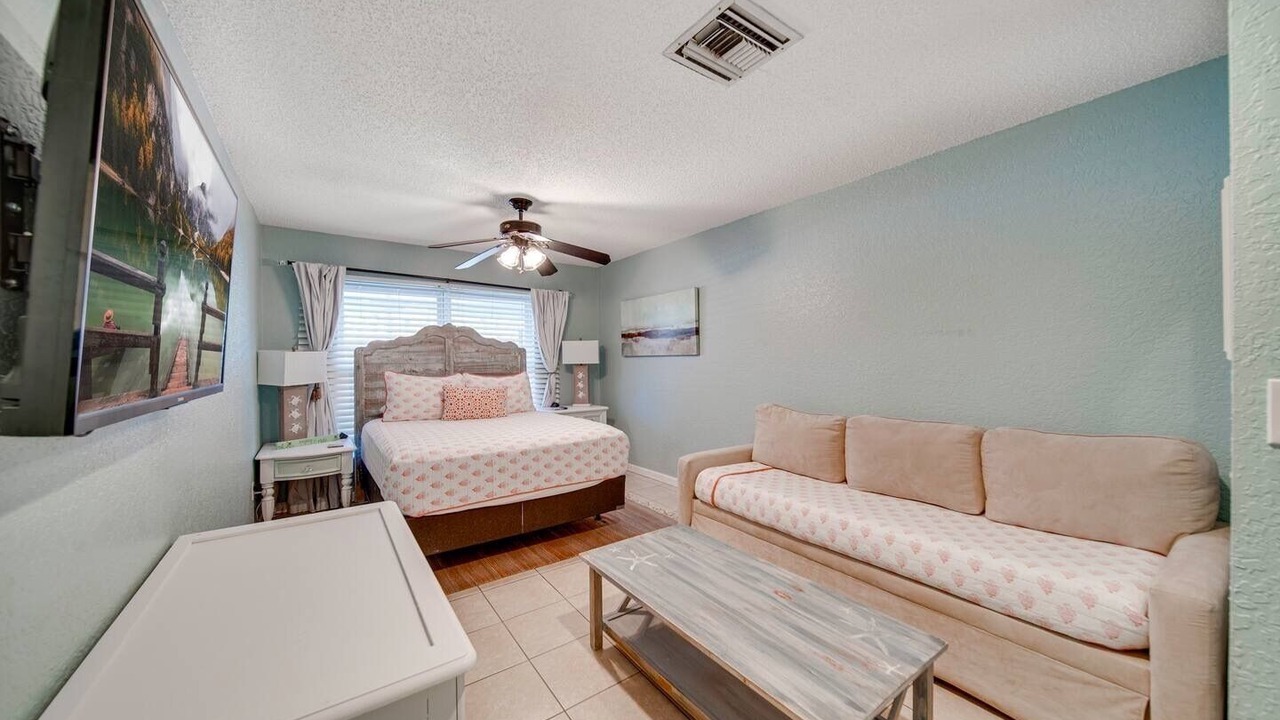 Photo of Livingroom in Fort Pierce Shores
