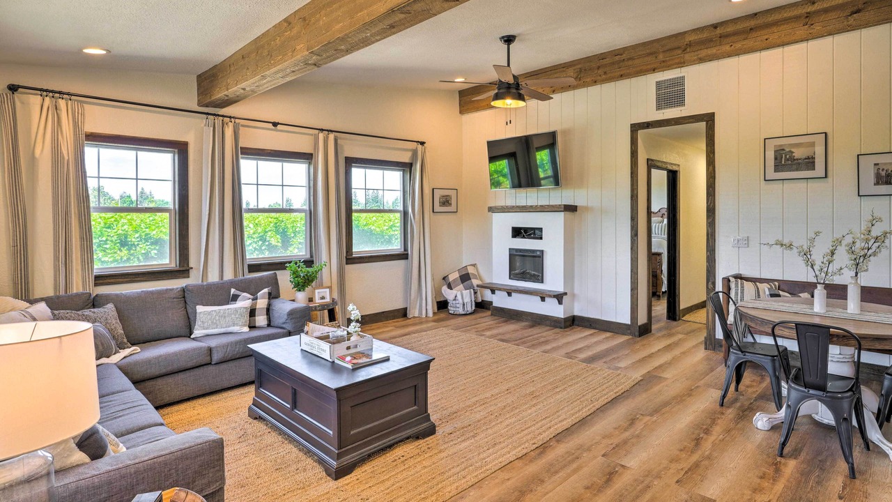 Photo of Livingroom in Victor