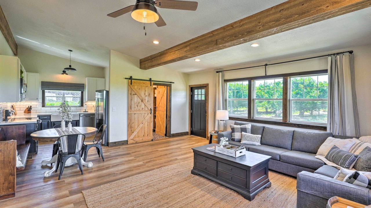 Photo of Livingroom in Victor