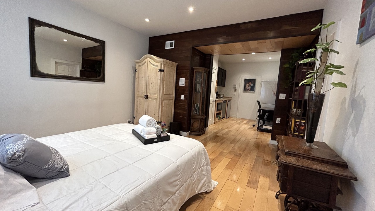 Photo of Bedroom in Downey