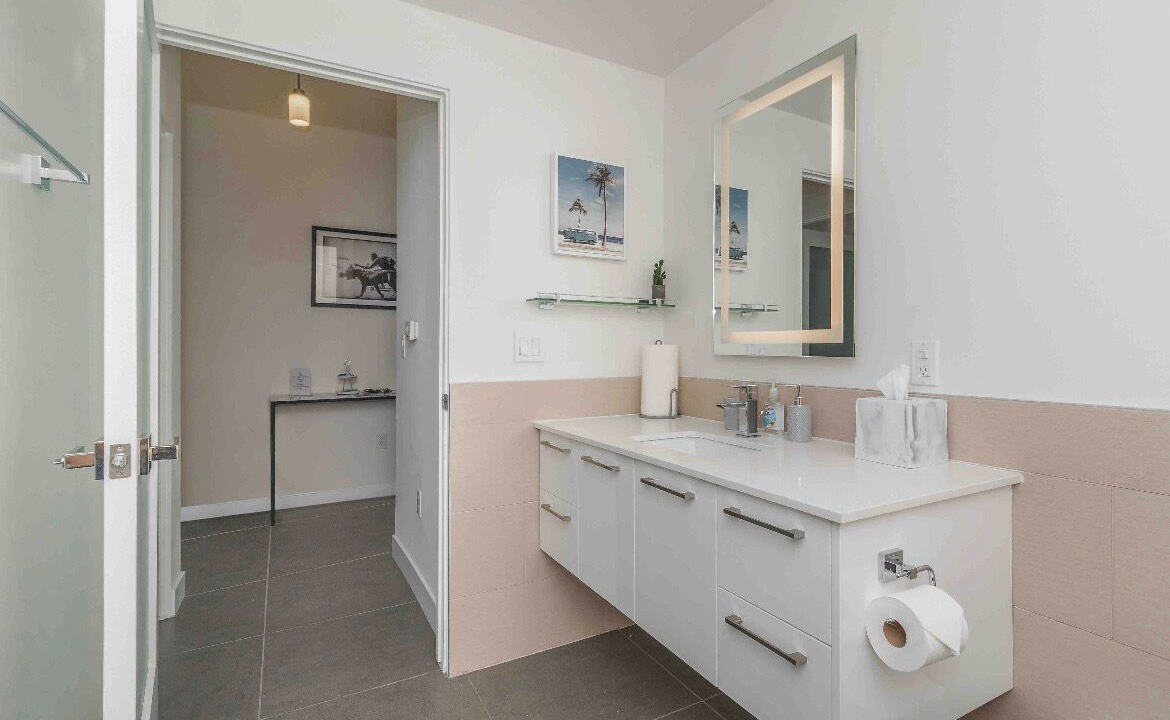 Photo of Bathroom in Downtown Los Angeles