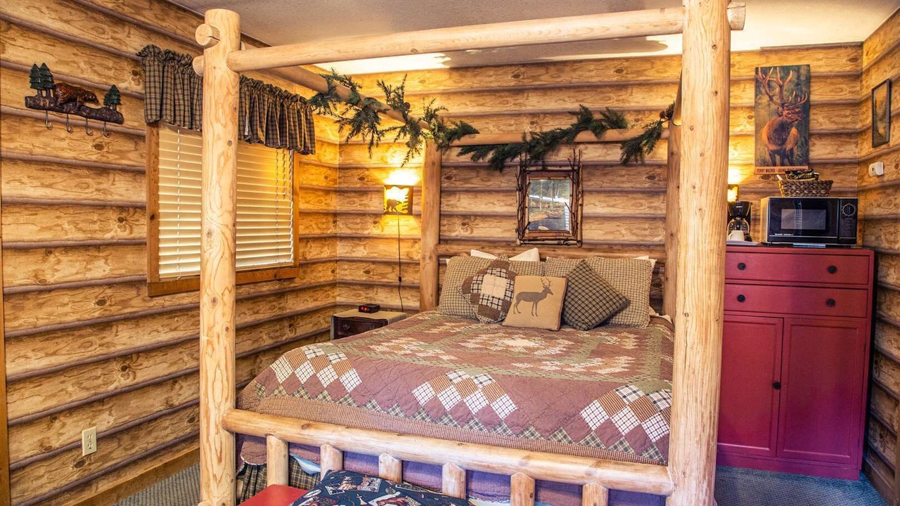 Photo of Bedroom in Big Bear Lake