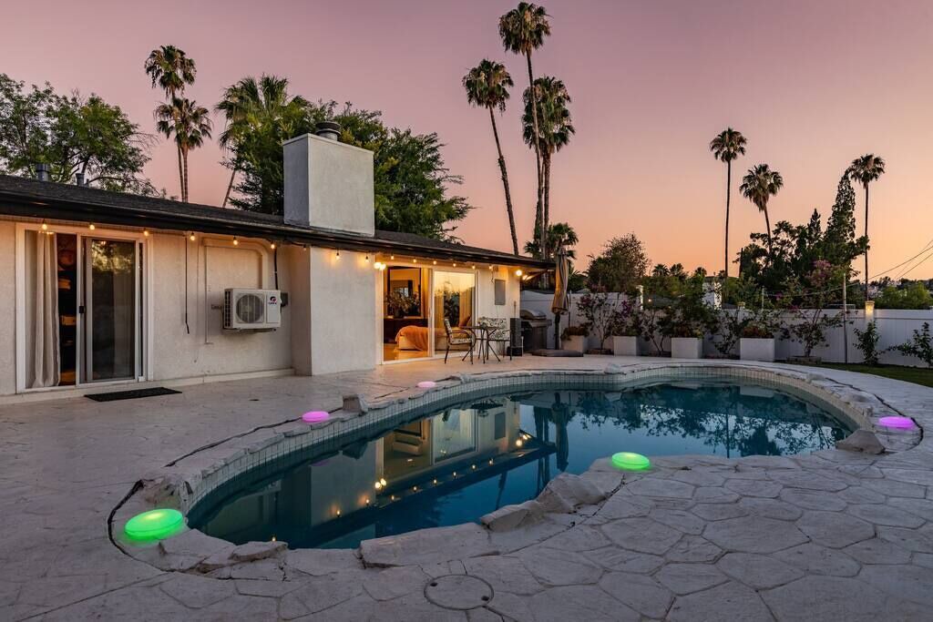 Photo of Outdoor in Woodland Hills