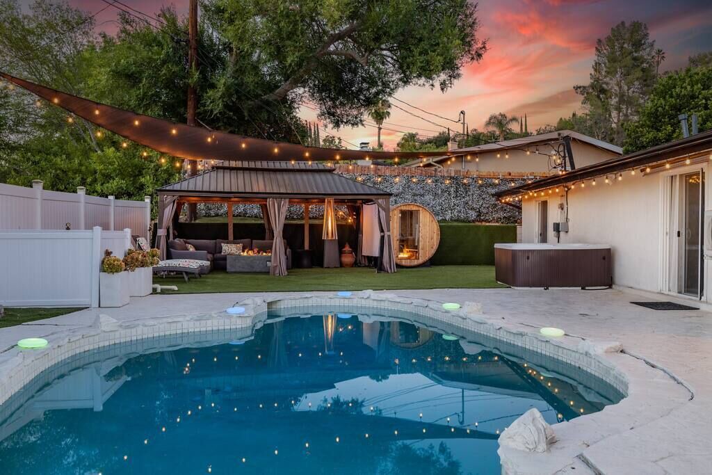 Photo of Outdoor in Woodland Hills