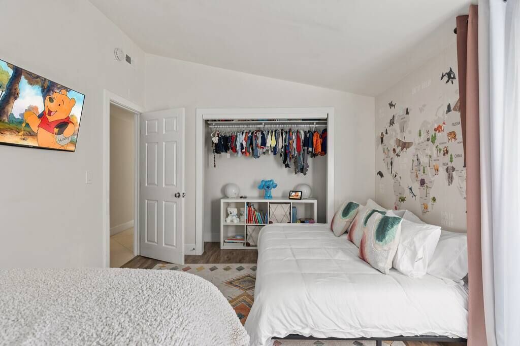 Photo of Bedroom in Woodland Hills