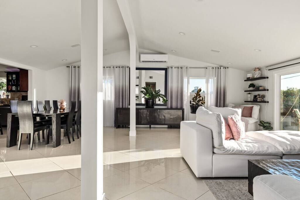 Photo of Bedroom in Woodland Hills
