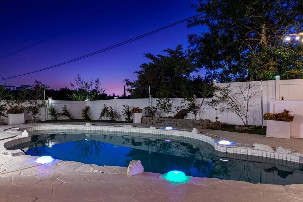 Photo of Outdoor in Woodland Hills