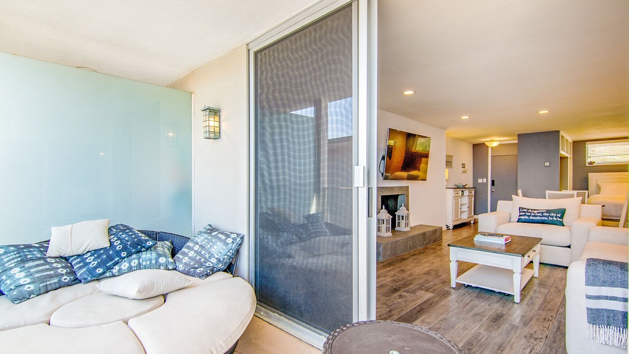Photo of Livingroom in Eastern Malibu