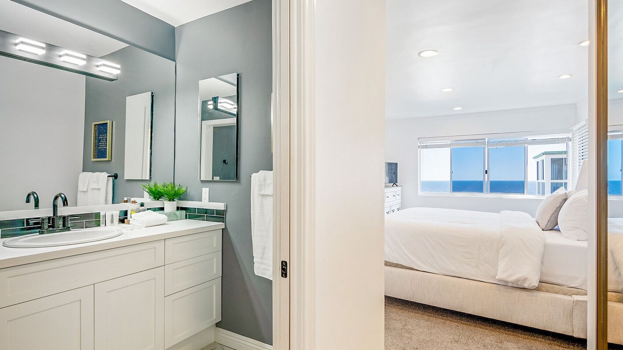Photo of Bedroom in Eastern Malibu